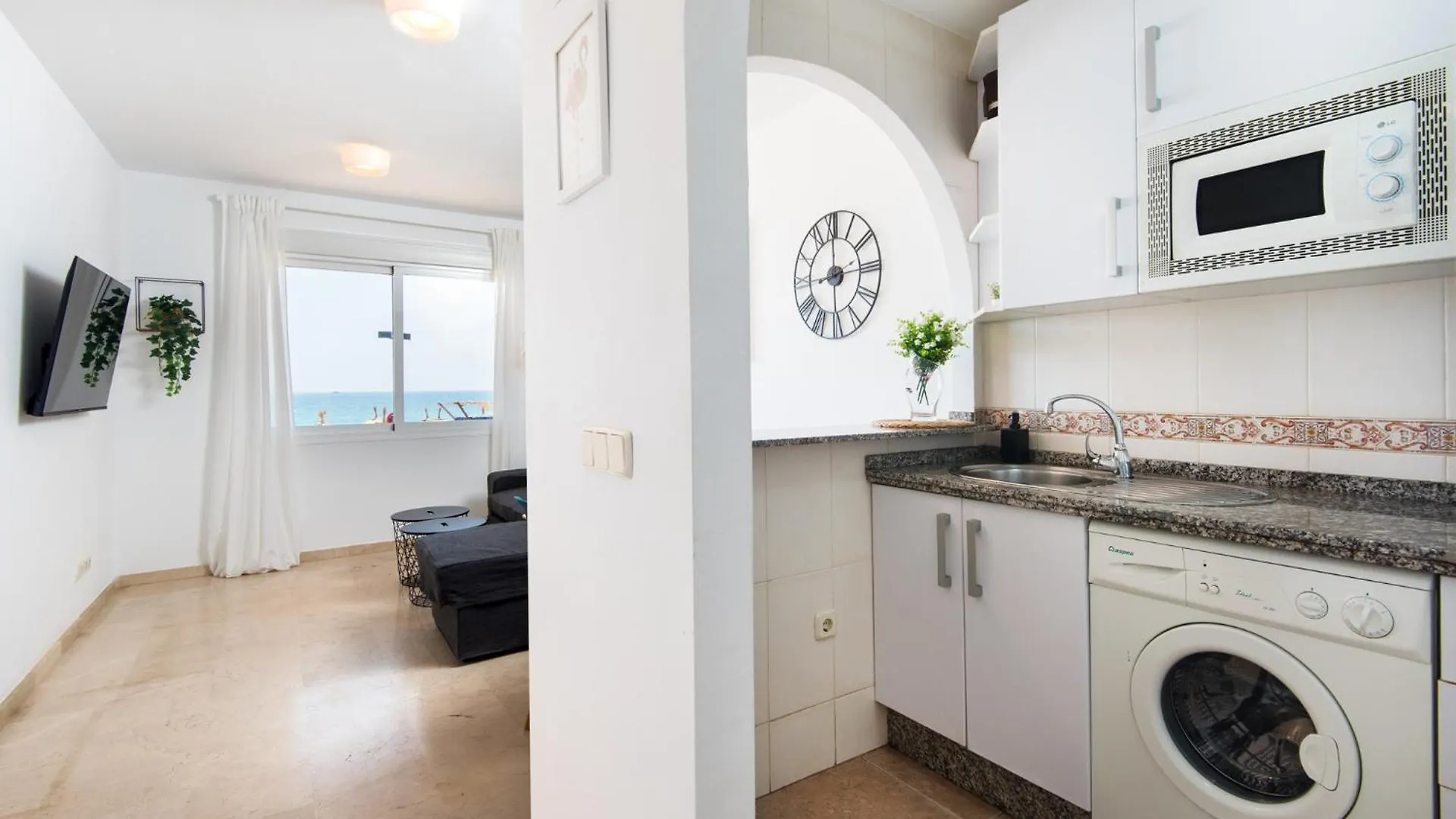 Madeinterranean Beach- Higueron Front Line Apartment Fuengirola
