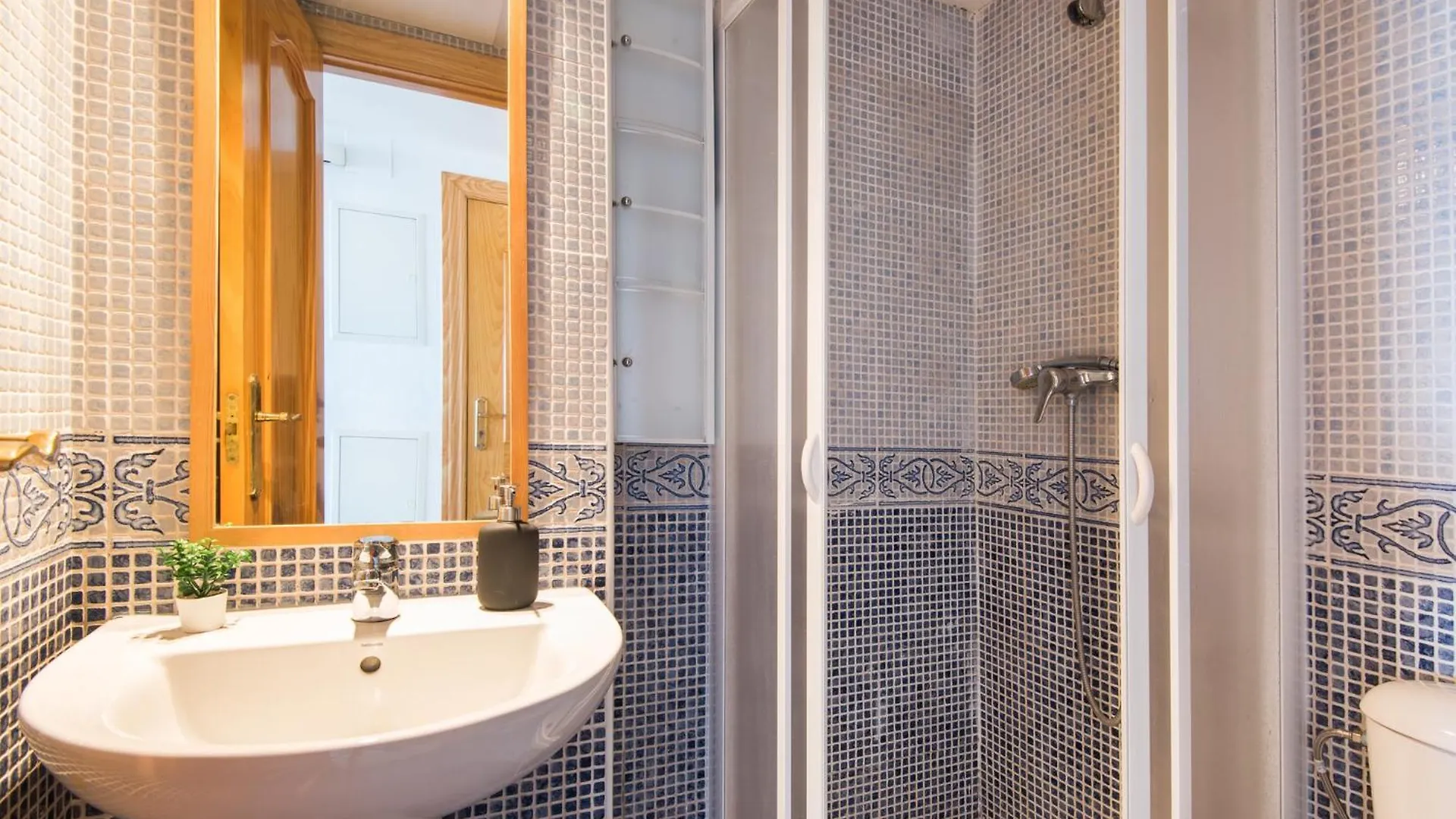 Madeinterranean Beach- Higueron Front Line Apartment Fuengirola