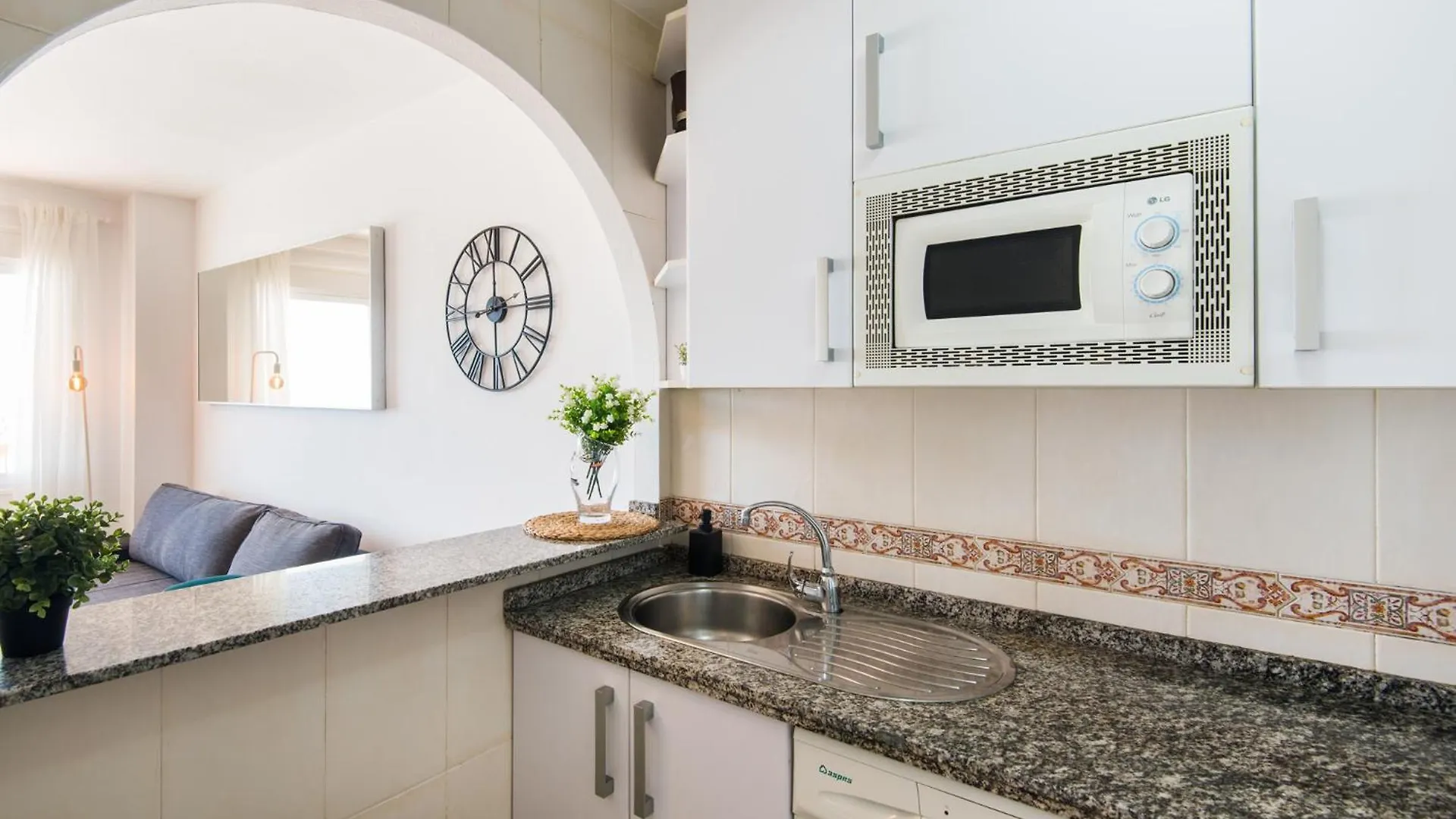 Madeinterranean Beach- Higueron Front Line Apartment Fuengirola
