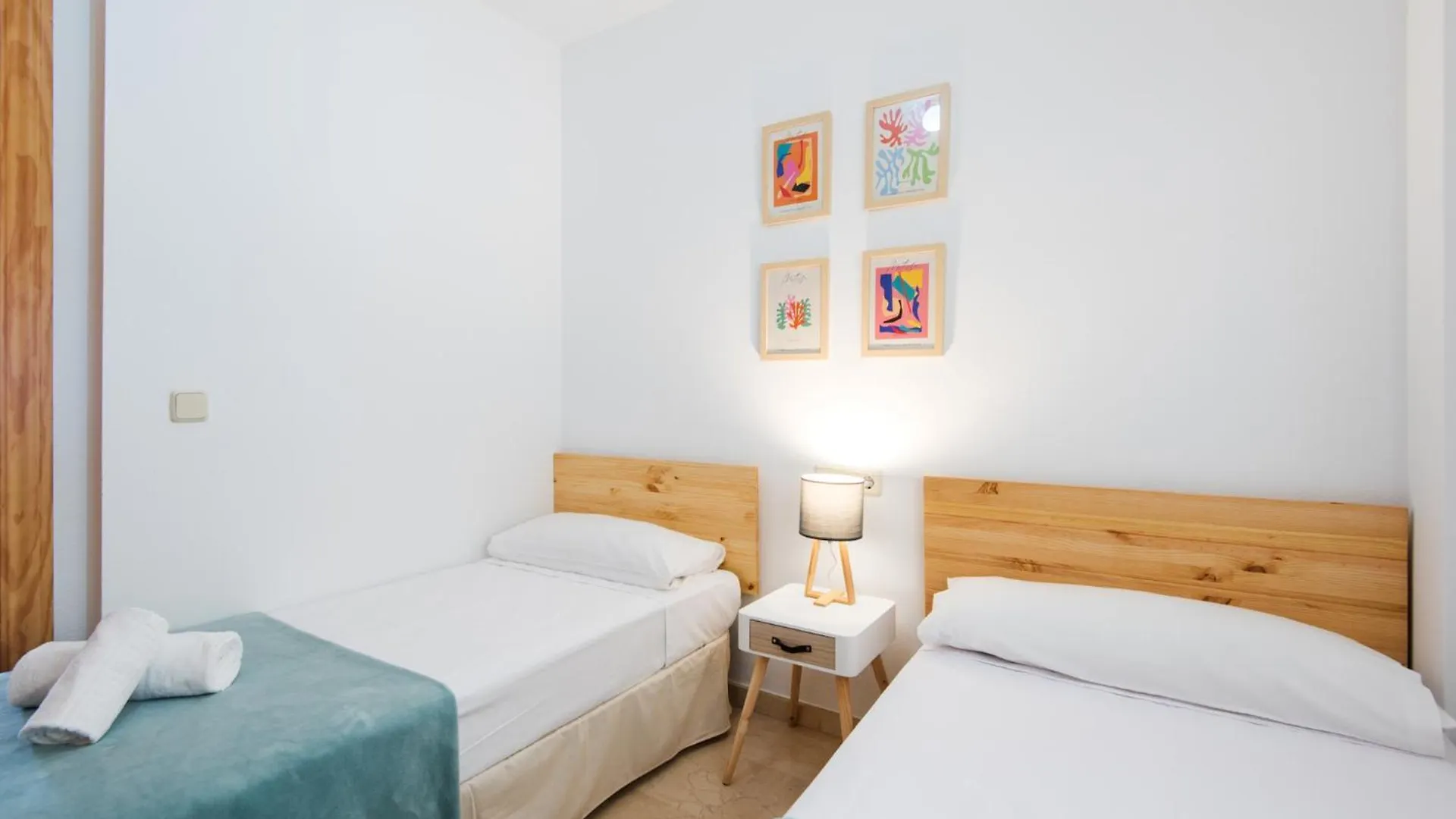 Madeinterranean Beach- Higueron Front Line Apartment Fuengirola 0*,  İspanya