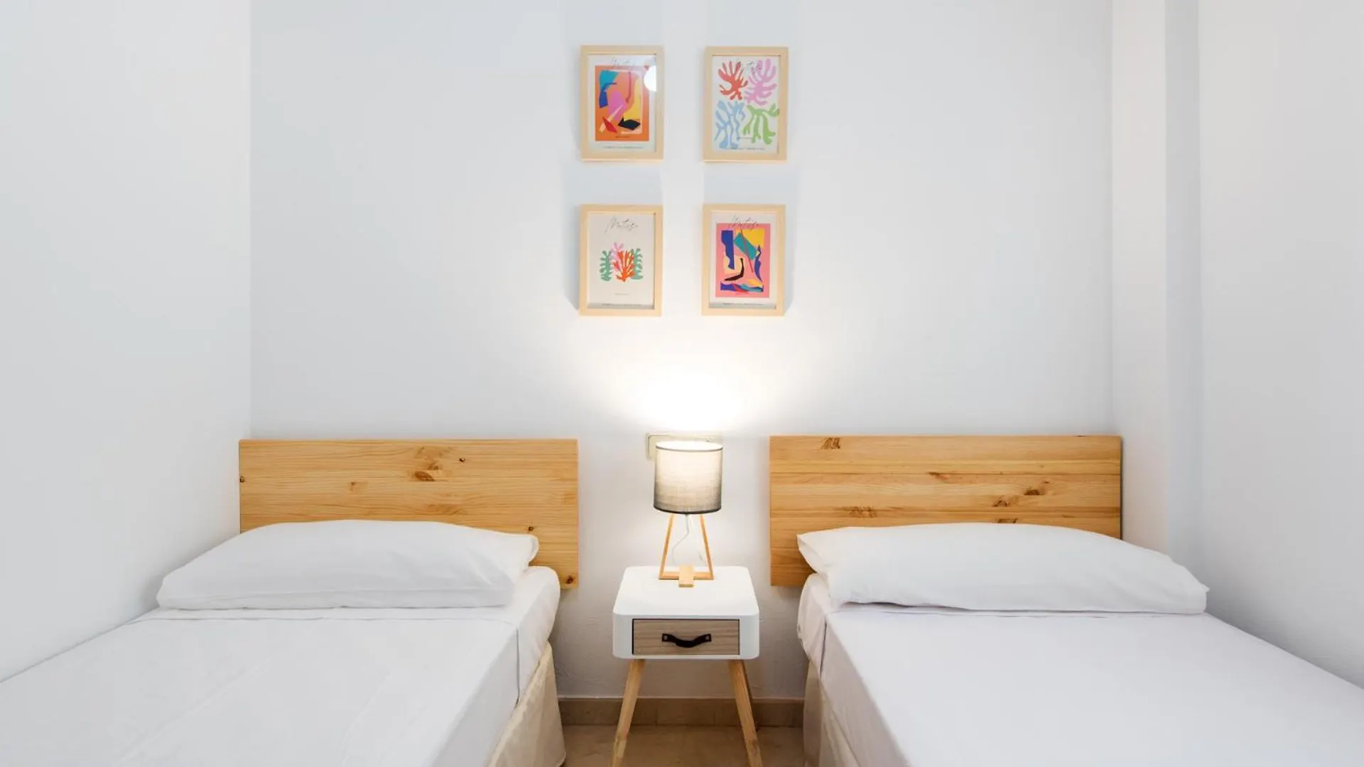 Madeinterranean Beach- Higueron Front Line Apartment Fuengirola 0*,  İspanya